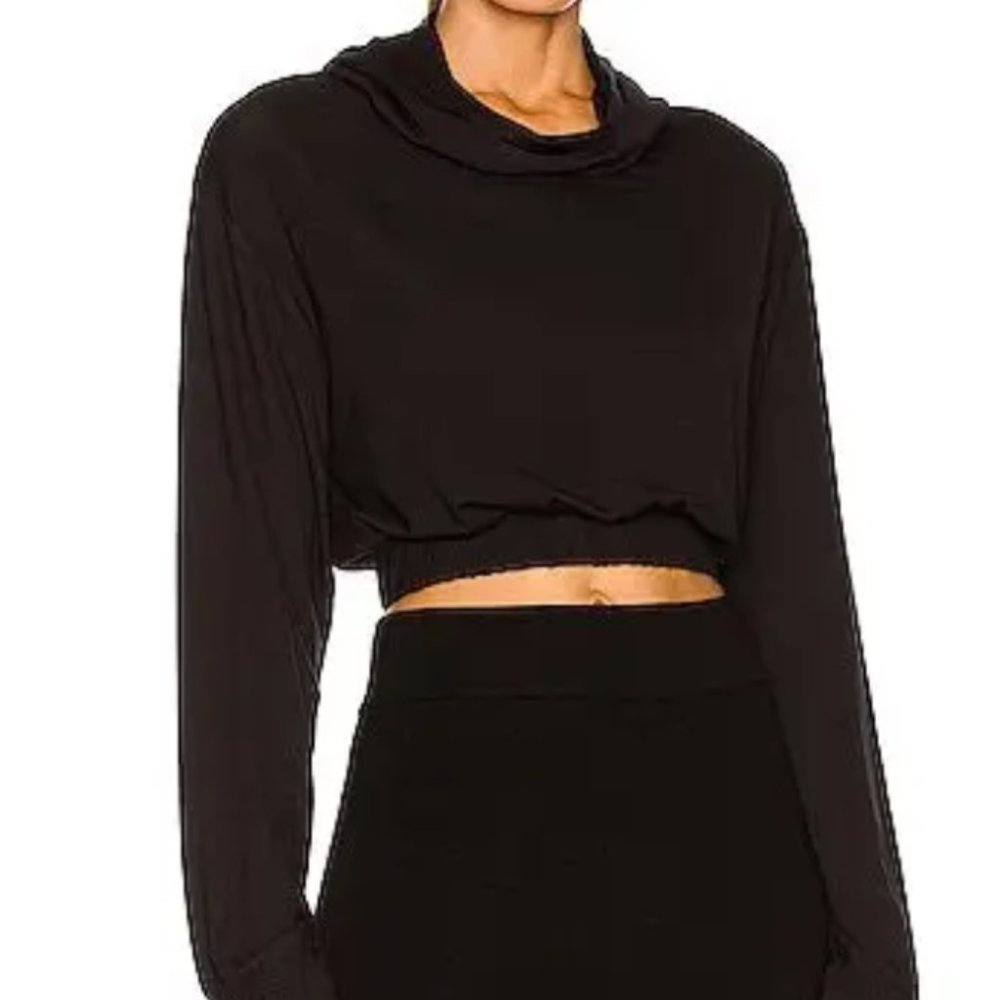 Cropped soft hoodie by LeOre new without tags never worn